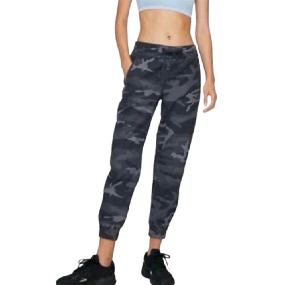 Aritzia TNA Alix Camo Pants Women's Size M